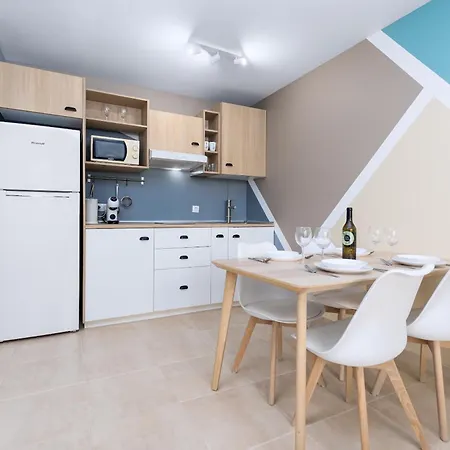 Home2book Seafront Escape & Terrace, El