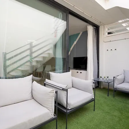Home2book Seafront Escape & Terrace, El 아파트